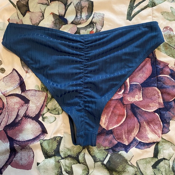 Cheeky bikini bottoms - Picture 2 of 2